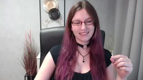 Snapshot of emma_lust94 chatting on December 2024 01:49:02 PM emma online show from December 2024 01:49:02 PM