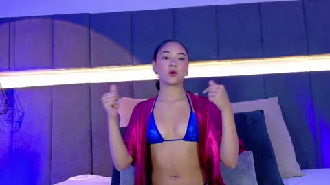 Snapshot of emma_martinn chatting on April 2026 03:45:02 AM Emma online show from April 2026 03:45:02 AM