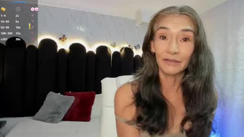 Emma  online show from September 2025 12:08:02 PM