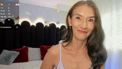 Emma  online show from October 2025 12:04:02 PM