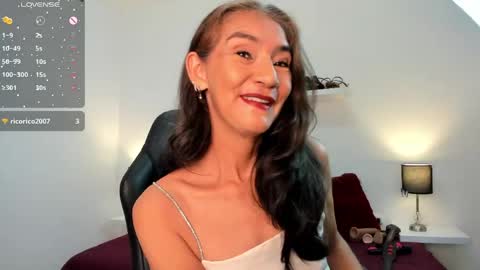Snapshot of emma_mendoza chatting on April 2026 11:35:01 AM Emma online show from April 2026 11:35:01 AM