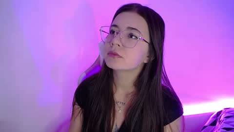 Snapshot of emma_naa chatting on September 2025 12:44:02 AM Emma online show from September 2025 12:44:02 AM