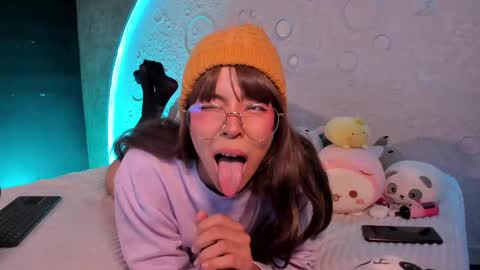 Snapshot of emma_nakamura chatting on March 2025 01:07:01 PM online show from March 2025 01:07:01 PM