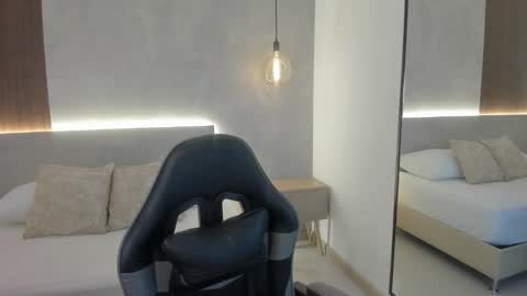 E M M A online show from March 2026 07:40:01 PM