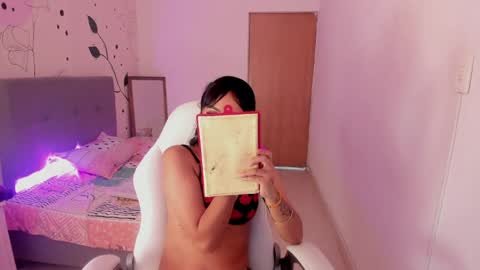 Snapshot of emma_rouxx chatting on April 2026 06:19:02 PM emma_rouxx online show from April 2026 06:19:02 PM