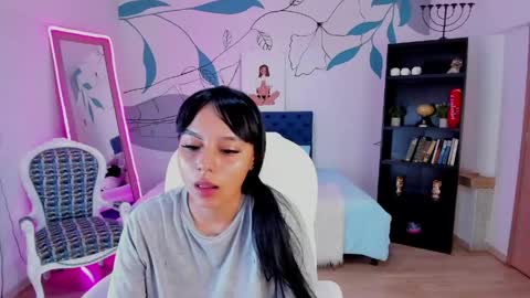 Snapshot of emma_rouxx chatting on April 2026 07:08:02 PM emma_rouxx online show from April 2026 07:08:02 PM