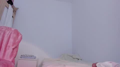 Snapshot of emma_rr chatting on December 2024 12:01:02 PM Emma online show from December 2024 12:01:02 PM
