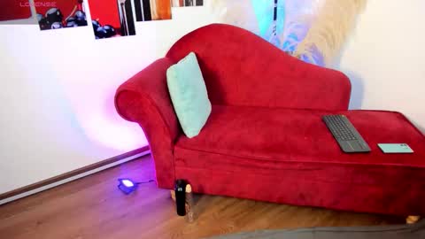 emma online show from November 2025 12:04:02 PM