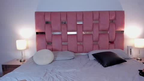 emma_saenz01 online show from December 2024 12:11:01 AM