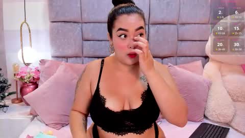 Snapshot of emma_stoonne chatting on November 2025 05:03:01 PM Emma online show from November 2025 05:03:01 PM