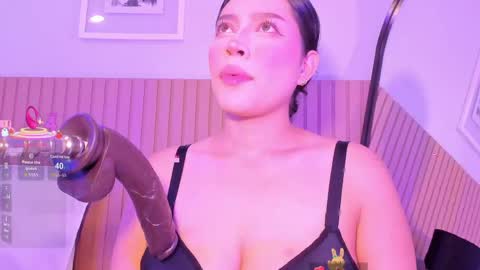 Snapshot of emma_walton_ chatting on April 2026 07:42:01 PM online show from April 2026 07:42:01 PM