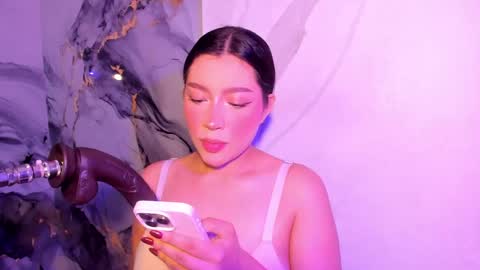 Snapshot of emma_walton_ chatting on May 2026 04:09:02 AM online show from May 2026 04:09:02 AM