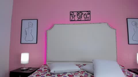 emma_whitee_ online show from October 2025 01:11:01 PM