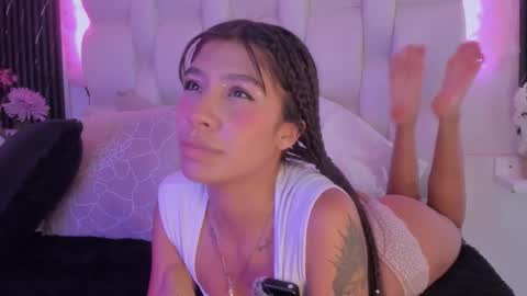 emmaa00_ online show from March 2026 06:18:02 PM