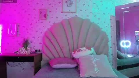 emmaa00_ online show from July 2026 05:17:01 PM