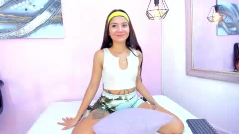 Emma  online show from November 2025 04:43:02 PM