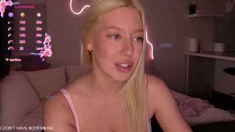 Snapshot of emmaandjake chatting on June 2026 09:39:02 PM emmaandjake online show from June 2026 09:39:02 PM