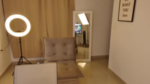 Emma online show from December 2024 05:37:01 AM