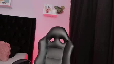 Emma  online show from October 2025 07:17:01 AM