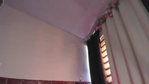 Snapshot of emmaclark_1 chatting on June 2026 08:33:01 PM emmaclark_1 online show from June 2026 08:33:01 PM