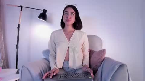 Snapshot of emmacoel chatting on December 2024 03:09:01 AM Emma Coel online show from December 2024 03:09:01 AM
