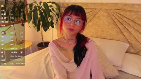 Snapshot of emmaduff_ chatting on April 2026 12:18:02 PM online show from April 2026 12:18:02 PM