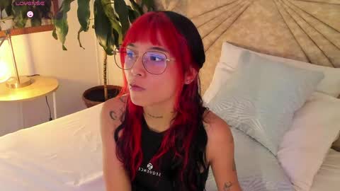Snapshot of emmaduff_ chatting on April 2026 07:42:01 PM online show from April 2026 07:42:01 PM
