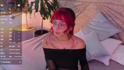 Snapshot of emmaduff_ chatting on May 2026 07:52:01 PM online show from May 2026 07:52:01 PM