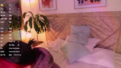 Snapshot of emmaduff_ chatting on May 2026 12:32:01 PM online show from May 2026 12:32:01 PM