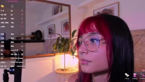 Snapshot of emmaduff_ chatting on May 2026 07:54:02 PM online show from May 2026 07:54:02 PM