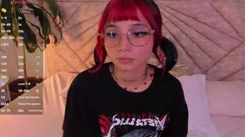 Snapshot of emmaduff_ chatting on May 2026 08:25:02 PM online show from May 2026 08:25:02 PM
