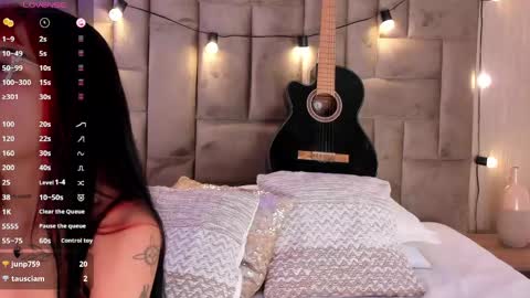 Snapshot of emmaduff_ chatting on June 2026 02:33:01 PM online show from June 2026 02:33:01 PM