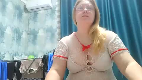 Snapshot of emmamelody944534 chatting on September 2025 10:53:01 PM emmamelody online show from September 2025 10:53:01 PM