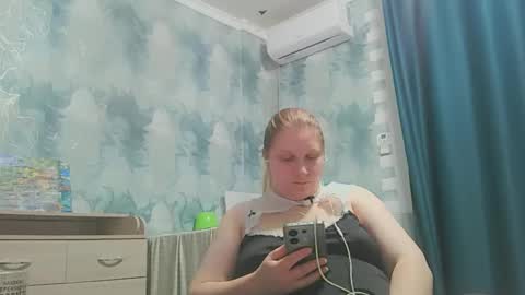 Snapshot of emmamelody944534 chatting on October 2025 05:32:02 PM emmamelody online show from October 2025 05:32:02 PM
