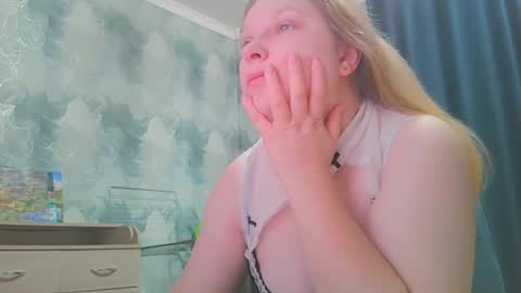 Snapshot of emmamelody944534 chatting on October 2025 10:49:02 AM emmamelody online show from October 2025 10:49:02 AM