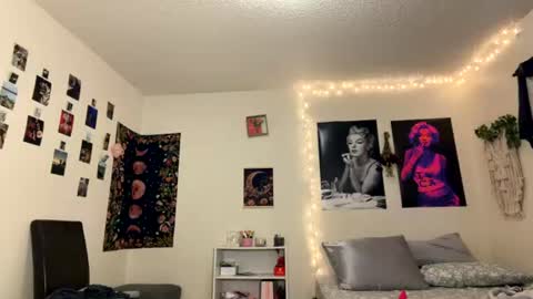 emmaraee online show from July 2026 10:46:02 PM