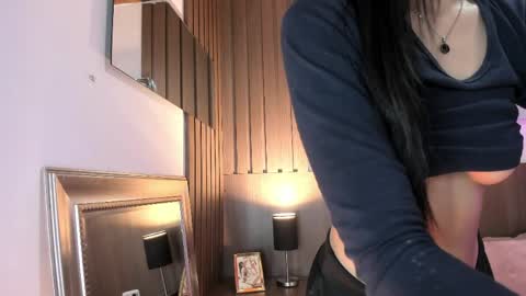 Snapshot of emmarios_qm chatting on April 2026 08:13:02 PM Emma online show from April 2026 08:13:02 PM