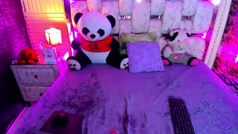 Snapshot of emmateylor chatting on April 2026 04:01:02 PM Emma online show from April 2026 04:01:02 PM