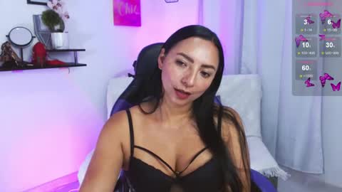 Emmi Cam online show from April 2026 01:06:02 PM