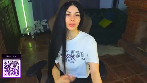 Mia online show from September 2025 08:57:02 PM