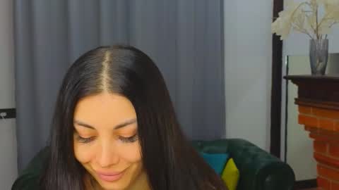 Mia online show from October 2025 04:51:01 PM