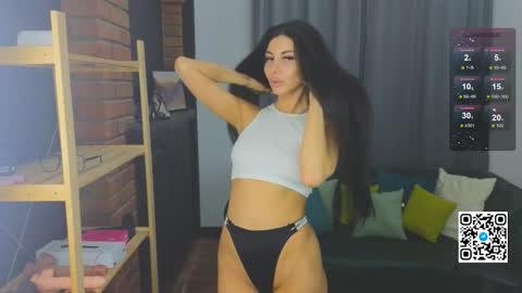 Mia online show from November 2025 08:44:01 PM