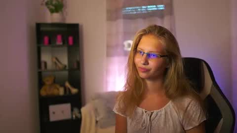 Snapshot of emmie_murray chatting on September 2025 01:04:01 PM Emmie online show from September 2025 01:04:01 PM