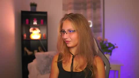 Snapshot of emmie_murray chatting on October 2025 06:18:02 PM Emmie online show from October 2025 06:18:02 PM