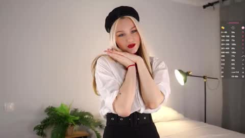 Aurora online show from October 2025 06:48:01 AM