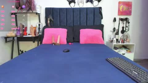 Snapshot of emmily_giraldo chatting on February 2025 11:52:01 AM online show from February 2025 11:52:01 AM