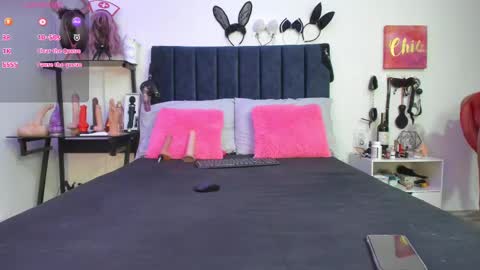 Snapshot of emmily_giraldo chatting on March 2025 12:04:02 PM online show from March 2025 12:04:02 PM