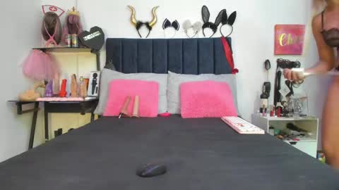 Snapshot of emmily_giraldo chatting on April 2026 12:36:01 PM online show from April 2026 12:36:01 PM