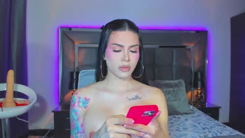 Emmily Santibaez online show from January 2025 04:05:01 PM