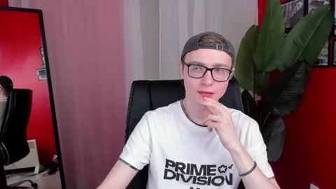 Snapshot of emmit_barker chatting on June 2026 03:44:01 PM Emmit online show from June 2026 03:44:01 PM